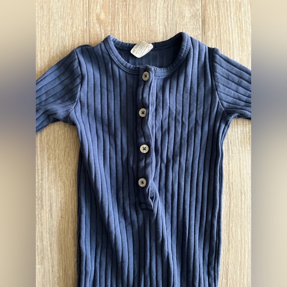 Kate Quinn Baby Blue Ribbed Henley Style Romper - Size 3-6 months - Picture 2 of 6